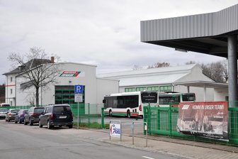 Hartmannsdorf: Gemeinde zeigt Interesse an Regiobus-Betriebshof - Am Regiobus-Areal an der Limbacher Straße zeigt die Gemeinde Interesse. Sie will Grundstück und Gebäude kaufen. Ideen für die künftige Nutzung unter anderem als Domizil für den Bauhof gibt es bereits.