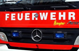 Hartmannsdorf: Polizei ermittelt nach Schwelbrand in Lagerhalle - 