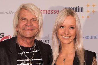            Baby und Hochzeit: Sänger Matthias Reim und seine Partnerin Christin Stark verrieten in der ARD-Liveshow «Schlagerboom 2021» gleich zwei Überraschungen.
