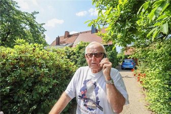 Hartmannsdorfer fällt auf Schockanruf nicht herein - Polizei befürchtet aber weitere Aktionen der Betrüger - Gert Krämer aus Hartmannsdorf hat einen sogenannten Schockanruf erhalten. Eine Verwandte sollte verletzt sein. Er fiel auf die Betrugsmasche nicht herein und informierte die Polizei.