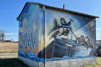 Haselrain: Ein Schandfleck wird zum Hingucker - Sperken an der Tränke statt hässlicher Schmiererei: Das neu gestaltete Pumpenhaus in Haselrain.