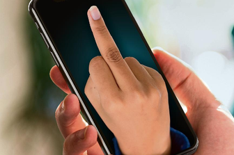 Hass und hetze im Internet: Heute schon getrollt? - Trolling, Cybermobbing und jede Art von unsozialem Verhalten im digitalen Netz sind heutzutage Massenphänomene. Es kann jeden treffen, aber es ist auch niemand davor gefeit, selbst aus dem Rahmen zu fallen.