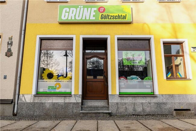Hasskommentare im Netz überfluten neues Grünen-Büro in Auerbach - Die Vogtland-Grünen eröffnen am Donnerstag in Auerbach am Neumarkt ihr neues Bürgerbüro. Im Internet kippten viele schon ihren Frust aus. 
