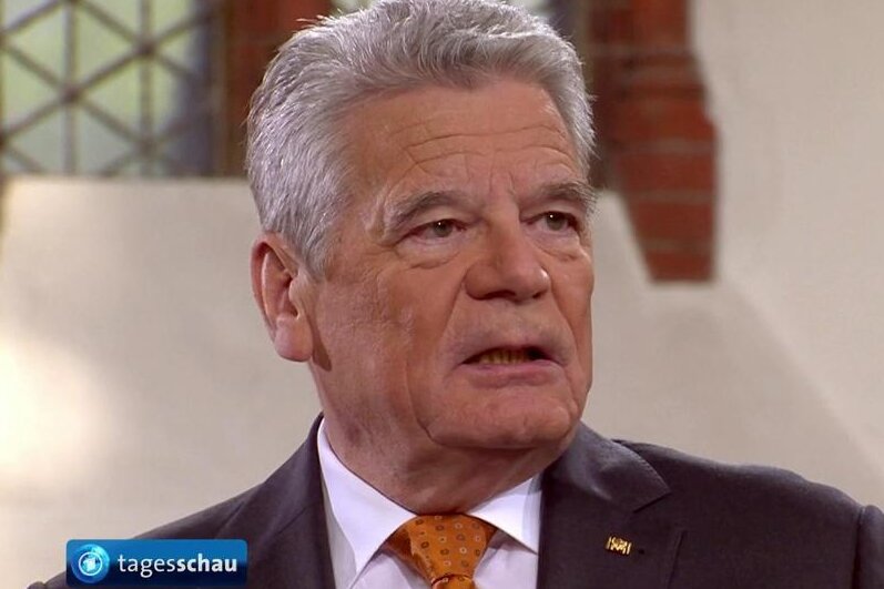 Hat der Bundespräsident ein Tabu gebrochen? - Ein Pro & Kontra - Bundespräsident Joachim Gauck beim Interview für die ARD-Sendung «Bericht aus Berlin».