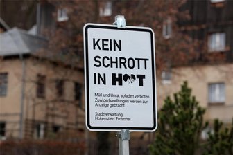 Hat Hohenstein-Ernstthal das Wundermittel gegen illegalen Müll gefunden? - Neue Hinweisschilder sollen an müllträchtigen Plätzen in Hohenstein-Ernstthal darauf aufmerksam machen, dass beim illegalen Entsorgen von Müll Konsequenzen drohen.