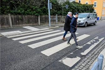 Hat Limbach-Oberfrohna  zu wenige Zebrastreifen? - Der Fußgängerüberweg an der Albert-Einstein-Straße ist der einzige der Stadt. Ist das ausreichend?