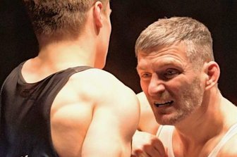 Haudegen gibt Erfahrungen weiter - Pierre Vierling (r.) ist ein Auer Urgestein, mit 46 Jahren noch aktiv und gibt seine Erfahrungen gern an Jüngere weiter. 