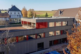 Hauptmannsgrüner Schule erhält Staatspreis Ländliches Bauen - Staatspreis für Schmuckstück: Der Anbau der Grundschule Hauptmannsgrün. 
