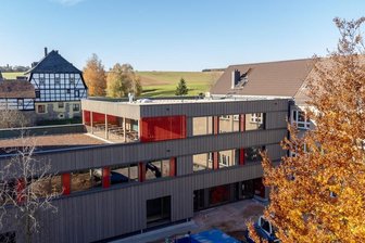 Hauptmannsgrüner Schule setzt Maßstäbe für Ländliches Bauen - Staatspreis für Schmuckstück: Der Anbau der Grundschule Hauptmannsgrün.