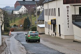 Hauptstraße in Leubsdorf vorübergehend wieder befahrbar - Die Hauptstraße in Leubsdorf ist voraussichtlich bis 1. März 2021 wieder befahrbar. Dann werden die Bauarbeiten zum grundhaften Ausbau des letzten Abschnitts wieder aufgenommen.