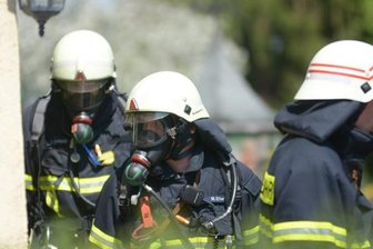 Haus nach Feuer unbewohnbar - 