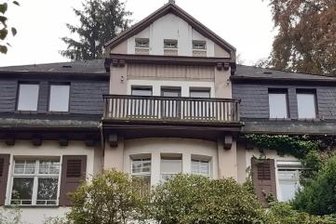 Haus Schlossblick verkauft - Das Haus Schlossblick am Krummen Weg in Schwarzenberg hat neue, private Eigentümer. 