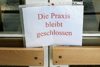 Hausärzte in Chemnitz am Limit: Zu viele ältere Menschen und zu wenige Praxen - Wenn Arztpraxen dicht machen, gibt es oft keinen Nachfolger. Dann beginnt für den Patienten die Suche.
