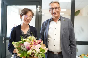 Hausärztin bezieht Praxis im MVZ Flöha - Dr. med. Hegedüs wurde von OB Volker Holuscha begrüßt.