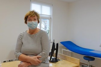 Hausärztin in Zwickau findet 100 Meter weiter neues Domizil - Catarina Oelschlegel ist in den vergangenen Wochen mit ihrer Praxis umgezogen. 