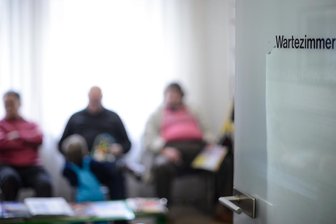 Hausarzt im Erzgebirge: Praxen werden mit Covid-19-Patienten geflutet -