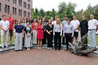 Hausarzt in Sachsen: Ist das Ungarn-Studium nicht mehr so attraktiv? - Sie sind der Hausärzte-Nachwuchs für die Region: Die neuen Erstsemesterstudierenden im Programm "Studieren in Europa - Zukunft in Sachsen".
