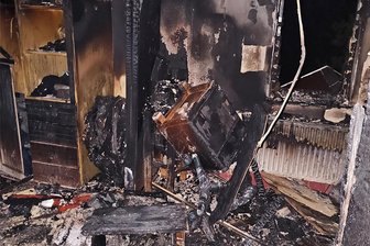 Hausbrand in Lichtentanne: Bewohner retten sich ins Freie - Die Wohnung des Hauses in Stenn war nicht mehr zu retten, das Haus allerdings schon.