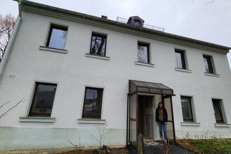 Hauseigentümer und Awo gründen eine Senioren-WG - Das Haus in der Hauptstraße 28 von Hundshübel wird derzeit saniert. Im Februar soll die Seniorenbetreuung starten. 