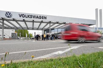 "Hausgemachte Probleme": Wie Politiker aus Sachsen auf Stellenabbau bei VW in Zwickau reagieren - Volkswagen baut zahlreiche Stellen am Standort Zwickau ab.