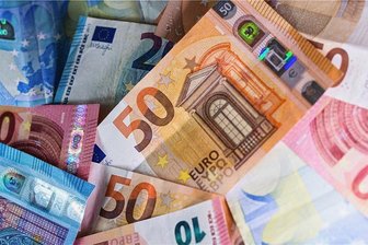 Haushalt: Landkreis Zwickau fehlen 23 Millionen Euro in der Kasse - Das Geld im Haushalt des Landkreises Zwickau wird knapp. Foto: Monika Skolimowska/dpa-Zentralbild/Archiv