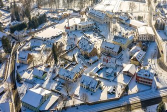 Haushalt Olbernhau: Saigerhütte bleibt drin, Parkleitsystem fliegt raus - Das Areal der Saigerhütte in Olbernhau Grünthal aus der Vogelperspektive.