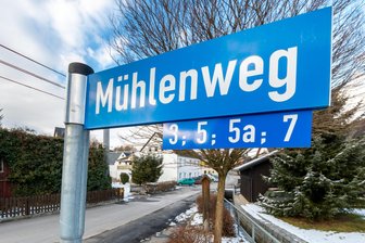 Haushaltsentwurf für Pockau-Lengefeld steht – Aber die Kuh ist längst nicht vom Eis - Der Straßenbau in den nächsten zwei Jahren in Pockau-Lengefeld konzentriert sich auf den Mühlenweg in Pockau (Foto) und die Dorfstraße in Reifland. Vielmehr ist finanziell nicht machbar.