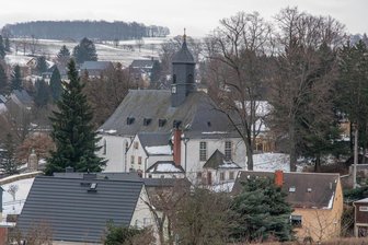 Hausschwamm im Dach: Kirche im Erzgebirge wird für eine halbe Million Euro saniert - Die Jahnsdorf Kirche ist teils vom Hausschwamm befallen.
