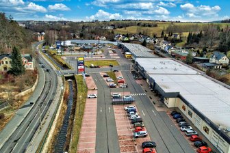 Havarie am Göltzschtalcenter in Auerbach: Diese Busfahrpläne im Vogtland ändern sich jetzt - Die Sperrung nahe des Einkaufszentrums behindert die Auerbacher.