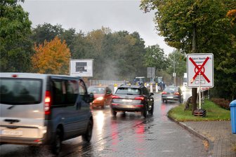 Havarie auf der Neefestraße: Sperrung in der Nacht - Aufgrund eines defekten Schachtdeckels wird die Neefestraße in stadtwärtiger Richtung halbseitig gesperrt.