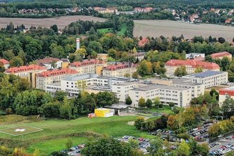 HBK kauft Paracelsus: Zwickauer Krankenhaus-Fusion nimmt letzte Hürde - Blick auf das Gelände des Heinrich-Braun-Klinikums in Marienthal. Das Krankenhaus kauft den bisherigen Konkurrenten Paracelsus. Der Prozess soll noch in diesem Jahr abgeschlossen werden.