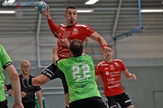 HC Glauchau/Meerane: Als Außenseiter in den Salzlandkreis - Vaclav Klimt (am Ball) erzielte in den ersten drei Saisonspielen bisher 12 Tore für den HC Glauchau/Meerane. Vergangene Spielzeit lag sein Schnitt bei 7,53 Treffern pro Partie.