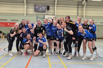 HC Glauchau/Meerane: Das letzte Saison-Heimspiel wird zur Bühne für die erfolgreichen Teams des Vereins - Den Meistertitel in der Regionsoberliga machte die zweite Frauenmannschaft des HC mit einem Sieg in der Meeraner Freiberger-Halle perfekt. Am Samstag soll noch eine Ehrung in der Glauchauer Sachsenlandhalle erfolgen.