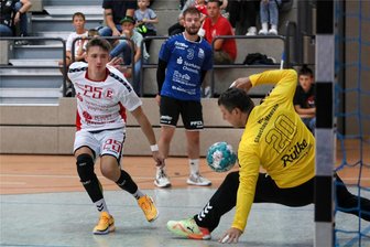 HC Glauchau/Meerane: Dramatik und ein unerwartetes Comeback beim Spiel in Bad Blankenburg - Torwart Ludek Kylisek - hier in einer Szene vom Saisonauftakt beim HC Einheit Plauen - hätte dem HC Glauchau/Meerane in Bad Blankenburg beinahe einen Punkt gerettet.
