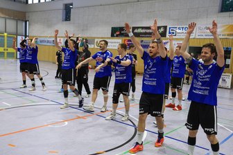 HC Glauchau/Meerane erlebt Wechselbad der Gefühle: Trotz Niederlage reicht es zum Klassenerhalt - Der HC Glauchau/Meerane hat den Klassenerhalt geschafft. Das Foto entstand vor einer Woche nach dem Heimspiel gegen Apolda.