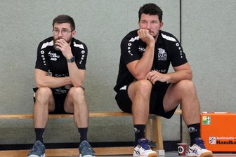 HC Glauchau/Meerane: Hohe Fehlerquote in der Offensive führt zu Auswärtsdebakel in Bad Blankenburg - Die Aufnahme passt zur Stimmungslage beim HC Glauchau/Meerane: Oliver Pflug (links) und David Kylisek haben in Bad Blankenburg die höchste Saisonniederlage gesehen.