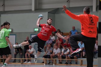 HC Glauchau/Meerane holt ersten Saisonsieg: Wer nach einem Sechs-Tore-Rückstand die Abwehr stabilisieren konnte - Kreisläufer Stefan Staude hat in Wittenberg über die gesamten 60 Minuten durchgespielt und sich mit seinen Teamkollegen über den ersten Saisonsieg gefreut.