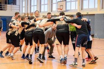 HC Pleißental feiert Kantersieg im Spitzenspiel - So wie am Samstag in Beierfeld wollen die Kreisliga-Handballer des HC Pleißental auch am Saisonende jubeln. Die Chancen dafür stehen gut, denn bisher gab es in zehn Spielen zehn Siege.