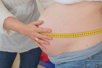 Hebammen wollen nach Schiedsspruch vor Gericht ziehen -