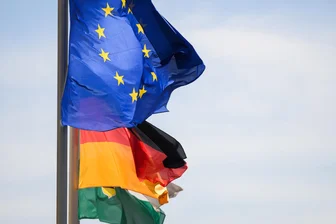 Heftige Diskussion um Chemnitzer Flaggen-Beschluss: „Keine wichtigeren Probleme?“ - Bislang wehen Fahnen vor städtischen Gebäuden nur zu besonderen Anlässen.
