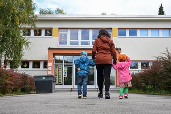 Heftige Kritik an Chemnitzer Kita-Abbau: „Jetzt ist nicht die Zeit, den Rotstift anzusetzen“ - In Chemnitz beginnt erneut das große Zittern: Welche Kitas werden überleben?