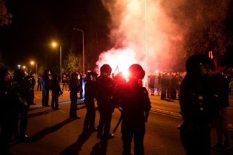 Heidenau: Polizei beendet Blockade vor Flüchtlingsheim - 31 Beamte verletzt - 