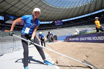 Heike Drechsler ist als Kampfrichterin bei der EM in Berlin dabei - die ehemalige deutsche Weitspringerin Heike Drechsler ist bei der EM als Kampfrichterin im Weit- und Dreisprung im Einsatz.