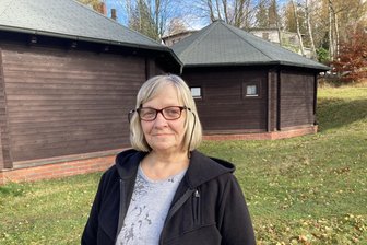 Heike Stahl, die „Saunamädels“ und eine besondere Schwitzhütte im Vogtland - Heike Stahl organisiert die Saunagänge in Rautenkranz, übernimmt auch die Reinigung der Anlage.
