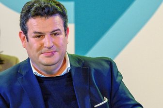 Heils Kampf um das Bürgergeld - Arbeitsminister Hubertus Heil beim Bürgergespräch im Magdeburg. Der SPD-Politiker gilt als geschickter Verhandler. 