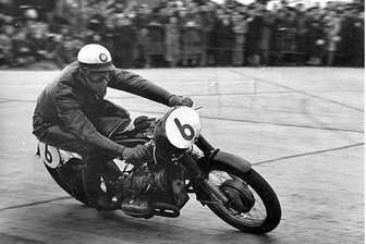 Heimatabend im Erzgebirge widmet sich Sportlern - Zum Heimatabend geht es auch um die Herolder Motorsportlegende Edgar Barth (1917-1965).