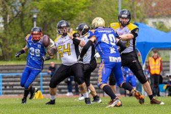 Heimpremiere für Freiberg Phantoms: Weißenborner Fußballplatz wird zur Football-Arena umgerüstet - Die Phantoms um Quarterback Robert Kahlke (M.) hoffen auf den ersten Sieg in der neuen Liga.