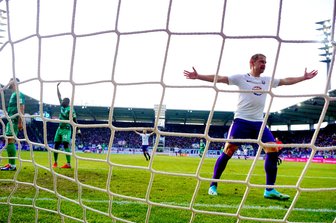 Heimstarke Auer lassen Fürth im Verfolgerduell keine Chance - FC Erzgebirge Aue gewann am Samstag in Aue 3:1 gegen den SpVgg Greuther Fürth. Erster Torschütze war Jan Hochscheidt.