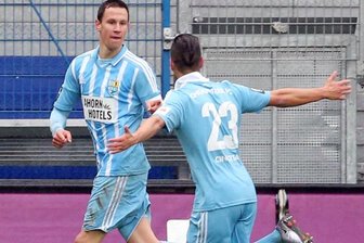 Heine: Unentschieden ist zu wenig - Tim Danneberg und Flankengeber Stefano Cincotta jubeln über den Treffer zum 1:1-Ausgleich.