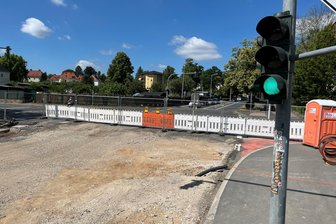 Heinrich-Heine-Straße in Freiberg: Grün trotz Vollsperrung - was der Amtsleiter dazu sagt - Die Heinrich-Heine-Straße in Freiberg ist seit gut zwei Wochen voll gesperrt.